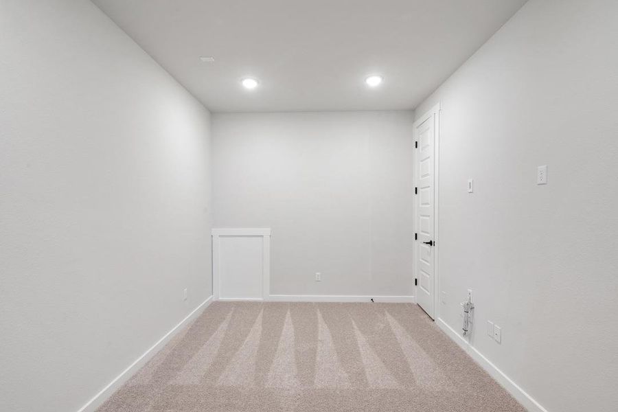 Spacious, unfurnished interior of a new home in Lagos Reserve, Manor (Image 31).