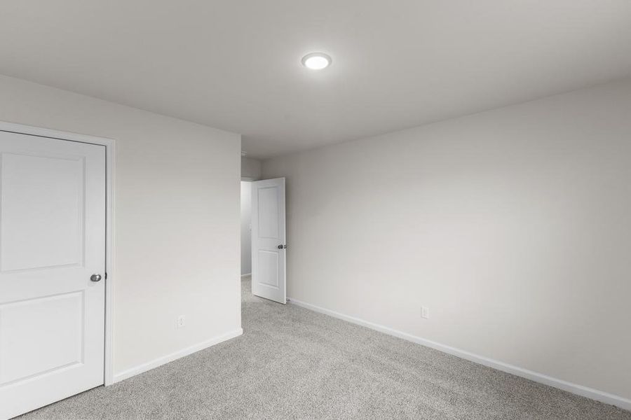 Spacious, unfurnished interior of a new home in Halton Oaks, Spartanburg (Image 25).