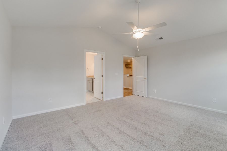 Spacious, unfurnished interior of a new home in Ellington, Elgin (Image 29).