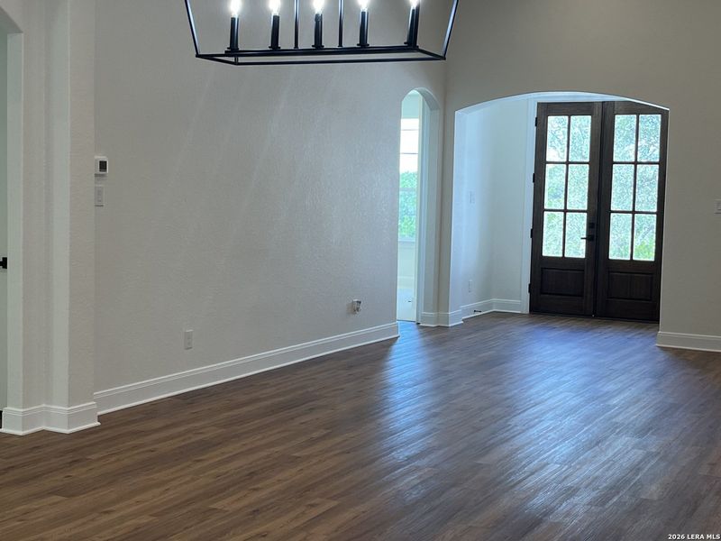 Spacious, unfurnished interior of a new home in , Canyon Lake (Image 31).