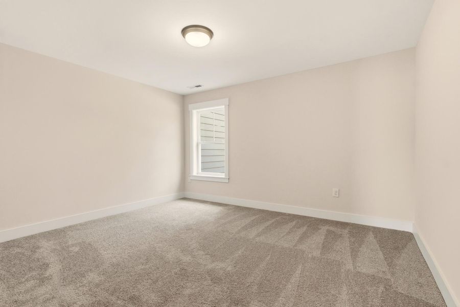 Spacious, unfurnished interior of a new home in Harbor Crossing, Greensboro (Image 32).
