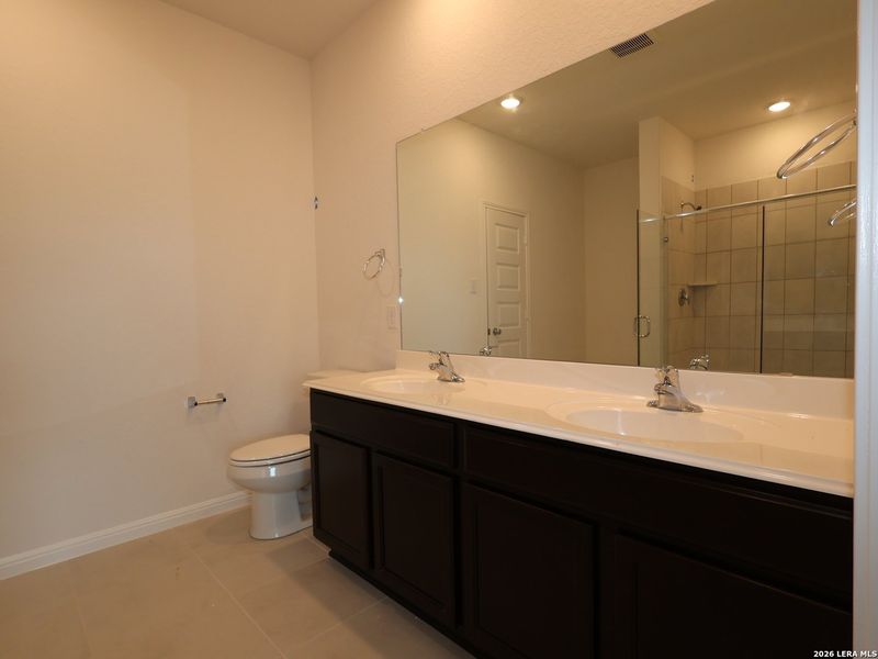 Furnished interior view inside a new home in Cinco Lakes, San Antonio (Image 10). Furnished interior view inside a new home in Cinco Lakes, San Antonio (Image 10).