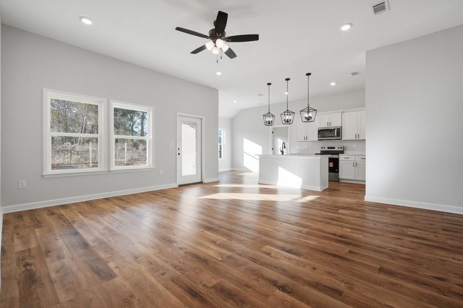 Spacious, unfurnished interior of a new home in Barton's Bend, Crestview (Image 34). Spacious, unfurnished interior of a new home in Barton's Bend, Crestview (Image 34).