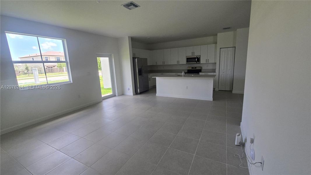 Spacious, unfurnished interior of a new home in , Homestead (Image 14).