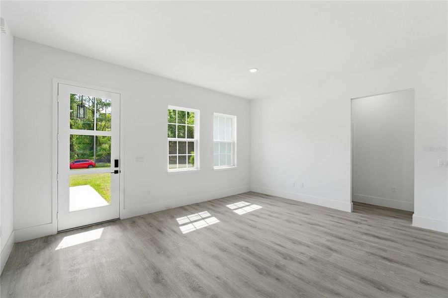 Spacious, unfurnished interior of a new home in , Dunnellon (Image 25).