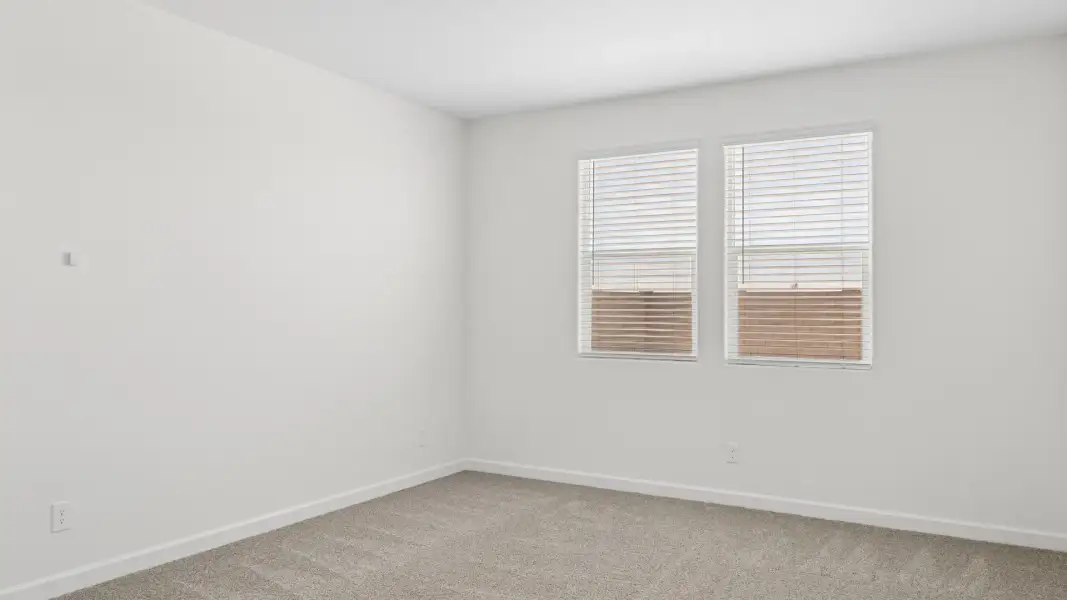 Spacious, unfurnished interior of a new home in Quail Ranch, San Tan Valley (Image 15).