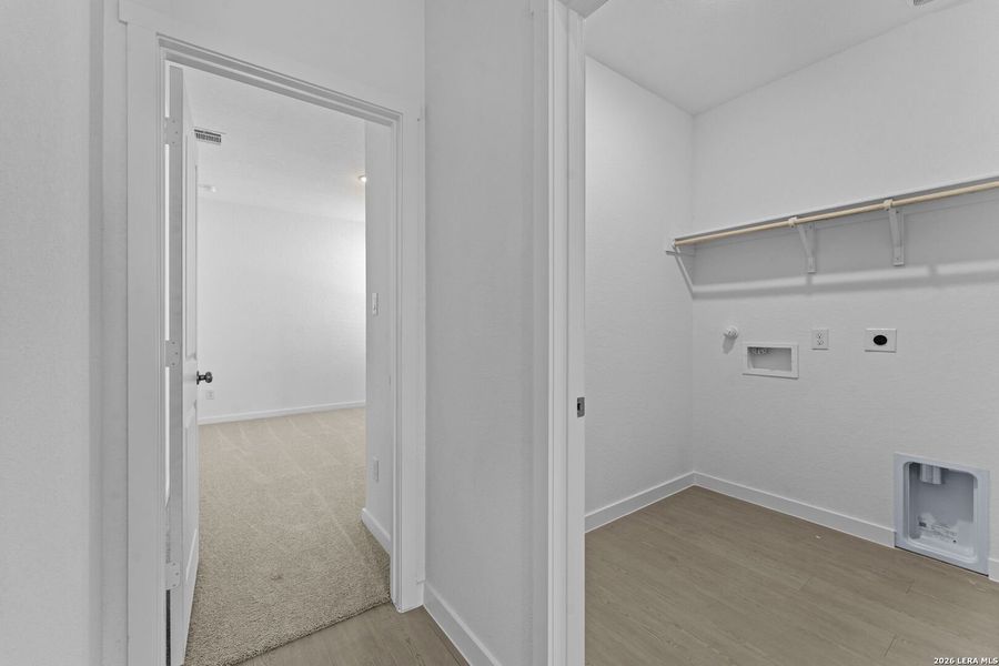 Spacious, unfurnished interior of a new home in Grace Valley, Cibolo (Image 15).