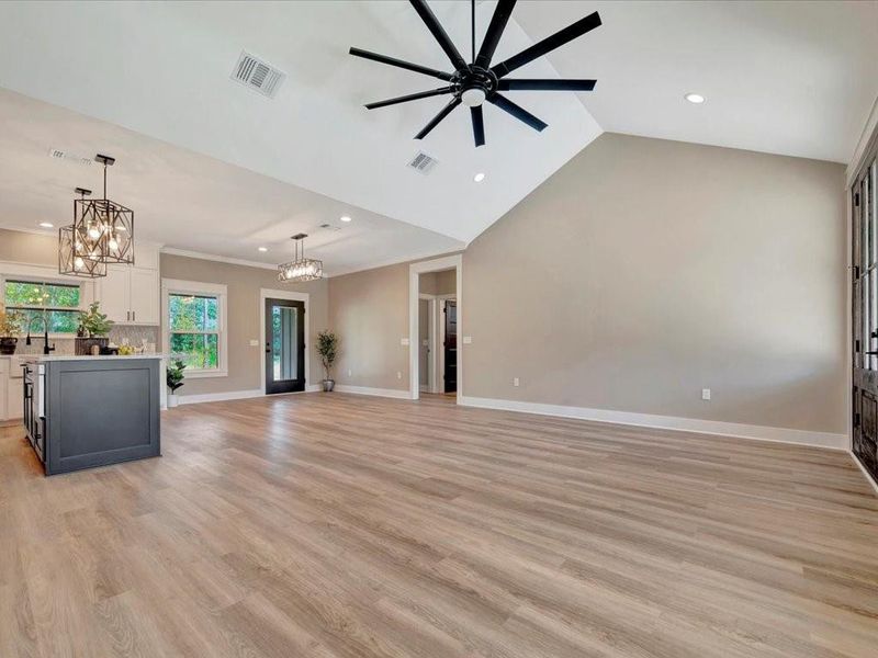 Spacious, unfurnished interior of a new home in , Diboll (Image 23).