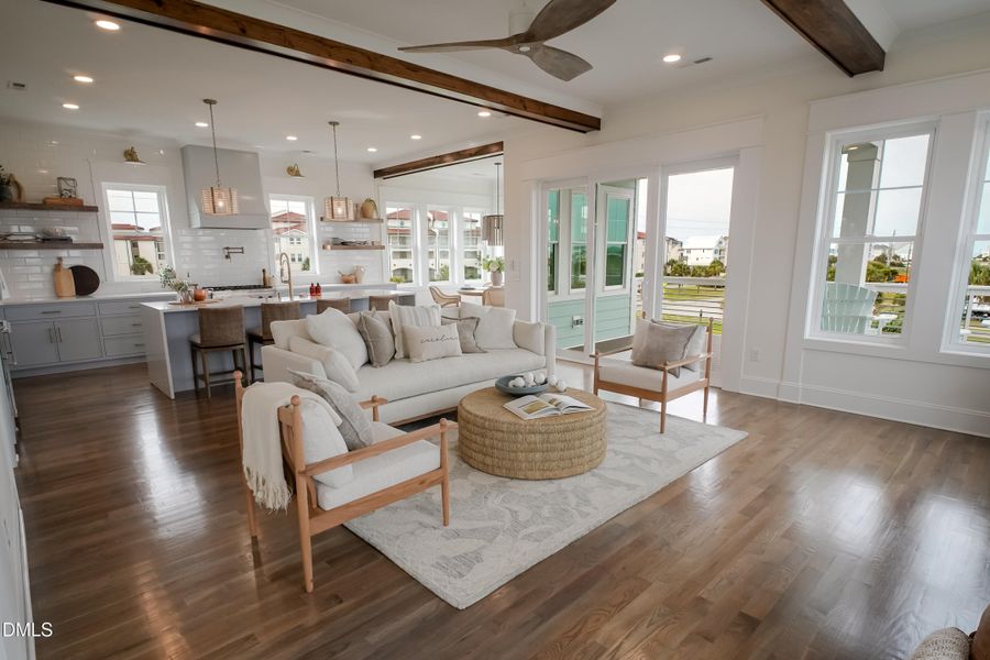 6CapeLn_Staged_51Living