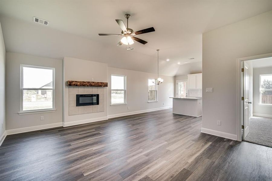 Spacious, unfurnished interior of a new home in , Corsicana (Image 20).