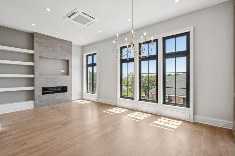 Spacious, unfurnished interior of a new home in , Charleston (Image 17).