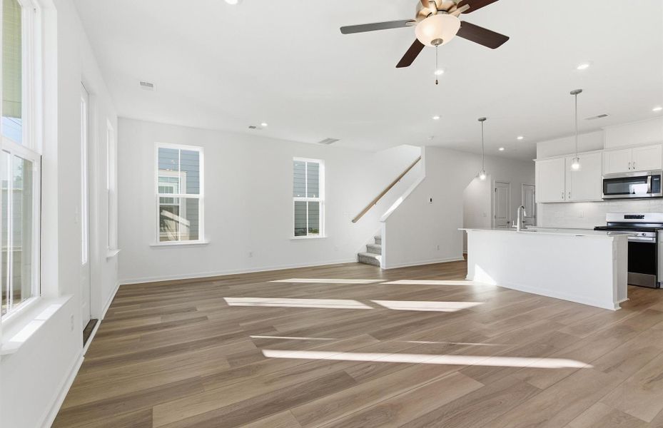 Spacious, unfurnished interior of a new home in Alston Park, Greenville (Image 17).
