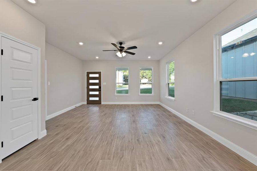 Spacious, unfurnished interior of a new home in , Granbury (Image 11).