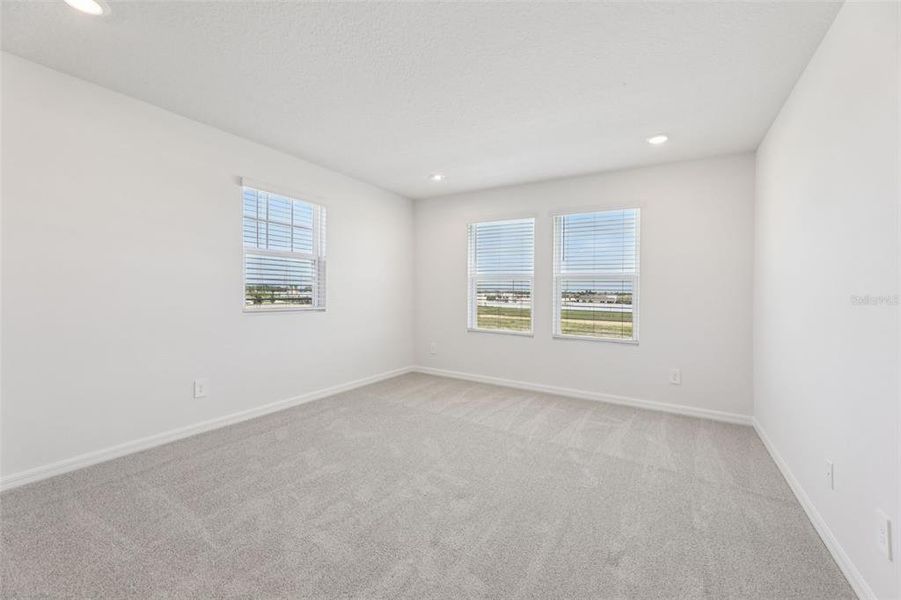 Spacious, unfurnished interior of a new home in Crosswinds - Signature Series, Haines City (Image 20).