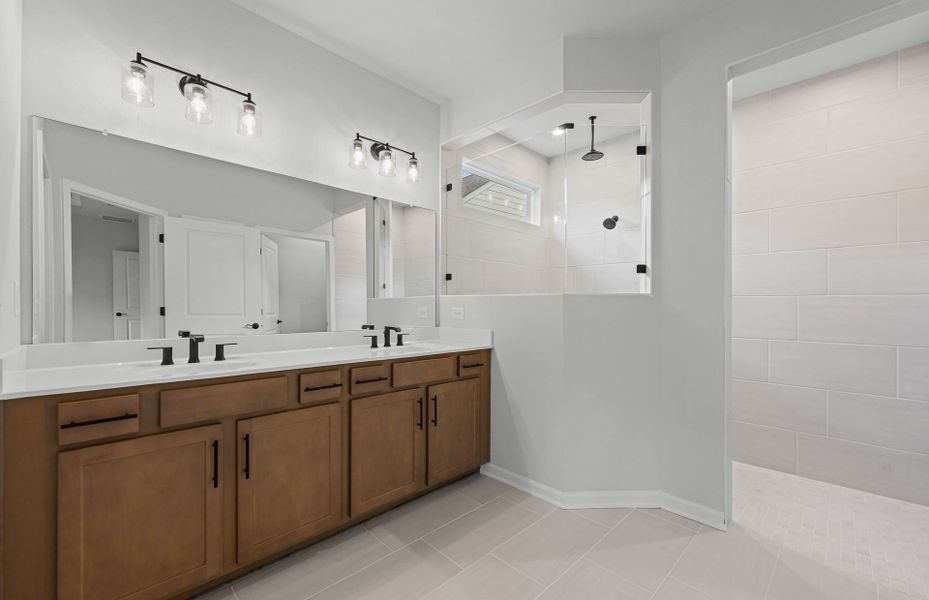 Furnished interior view inside a new home in Sun City Peachtree, Griffin (Image 9).