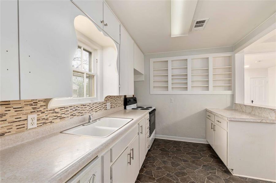 Furnished interior view inside a new home in , Brownwood (Image 7).