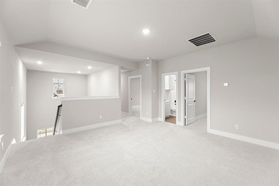 Spacious, unfurnished interior of a new home in The Villages of Hurricane Creek, Anna (Image 4).