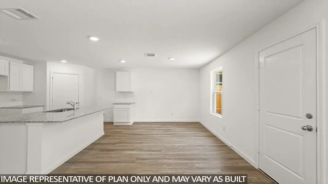 Spacious, unfurnished interior of a new home in McCrorey Trails, Conroe (Image 10).