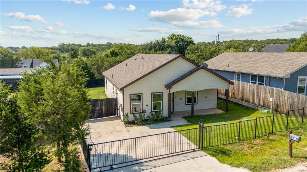 Front exterior of a new home in , Granbury, TX, highlighting curb appeal (Image 25). Front exterior of a new home in , Granbury, TX, highlighting curb appeal (Image 25).