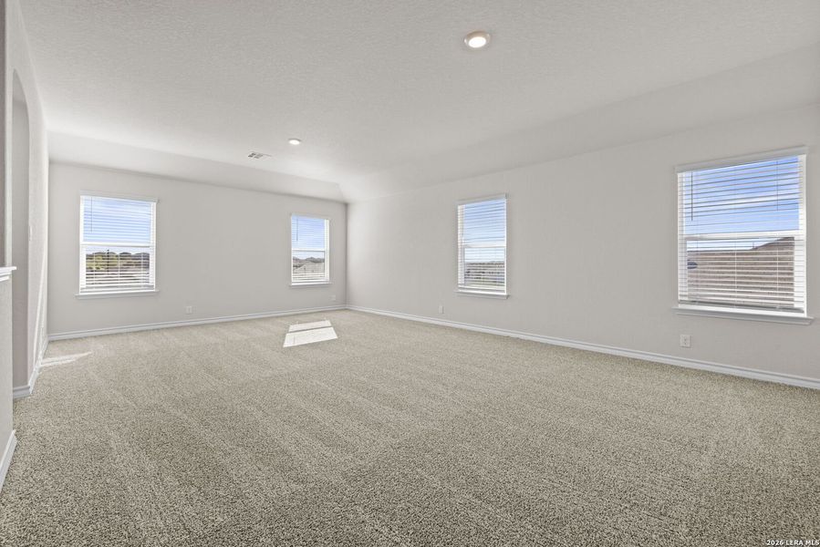 Spacious, unfurnished interior of a new home in Redbird Ranch, San Antonio (Image 21).