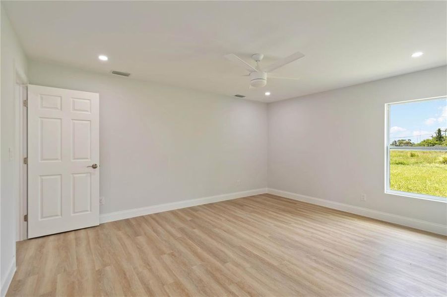 Spacious, unfurnished interior of a new home in , Rotonda West (Image 14).