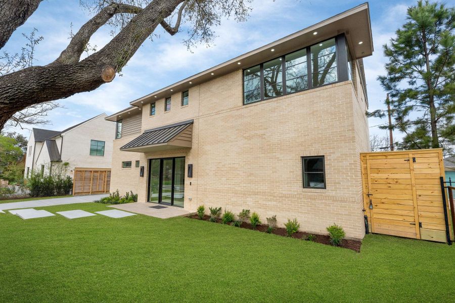 Exterior details and patio area of a home in , Houston (Image 20). Exterior details and patio area of a home in , Houston (Image 20).