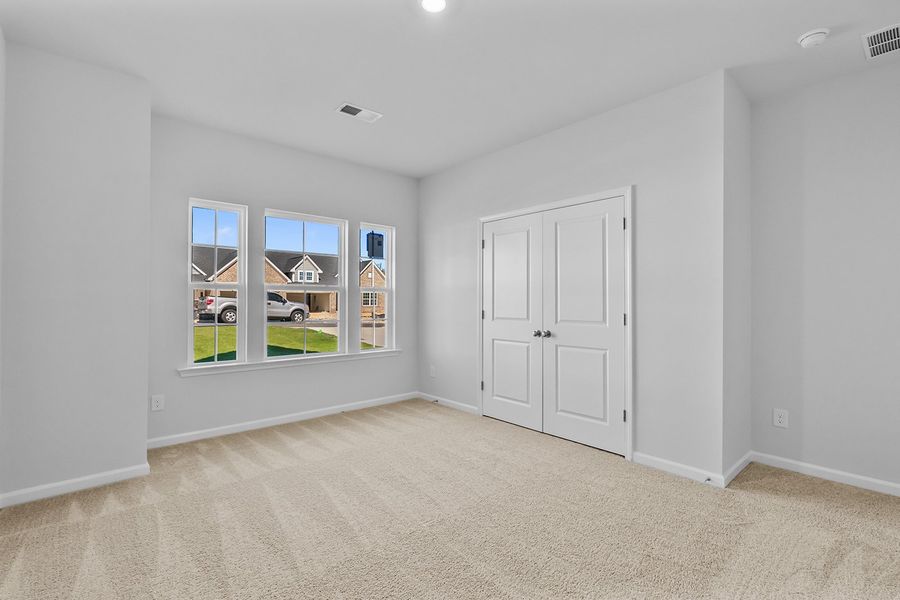 Spacious, unfurnished interior of a new home in Fieldstone, Lexington (Image 25).