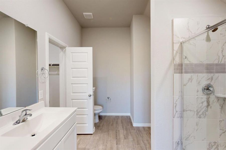 Furnished interior view inside a new home in Meadow Park, Ponder (Image 7).