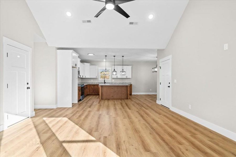 Spacious, unfurnished interior of a new home in , Dalton (Image 37).