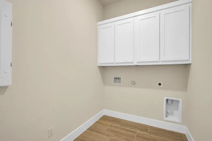 Furnished interior view inside a new home in Springside Estates II, Waxahachie (Image 8). Furnished interior view inside a new home in Springside Estates II, Waxahachie (Image 8).