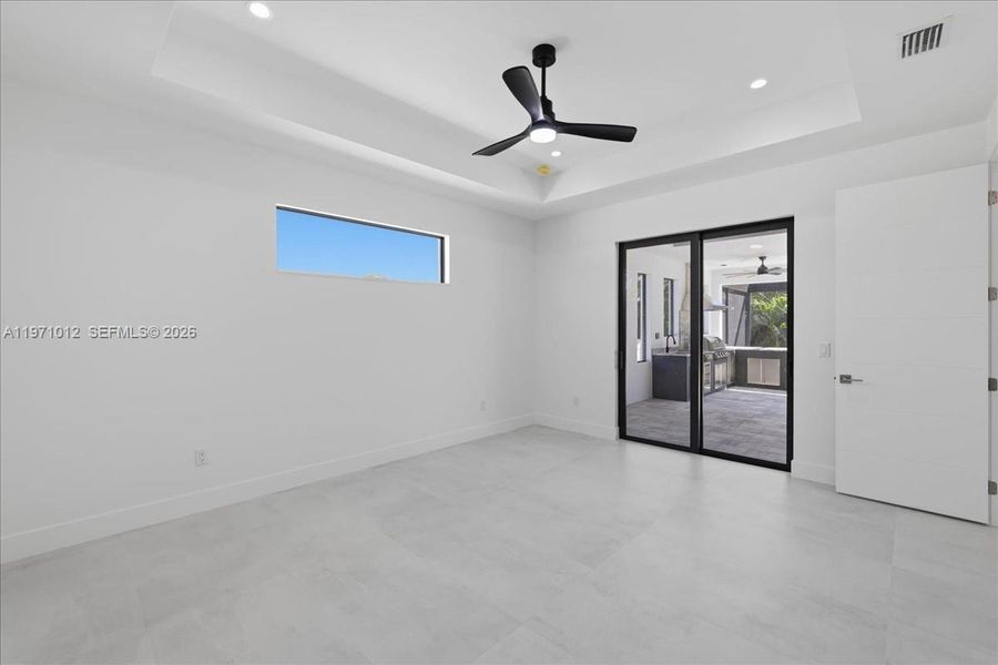 Spacious, unfurnished interior of a new home in , Cape Coral (Image 20).