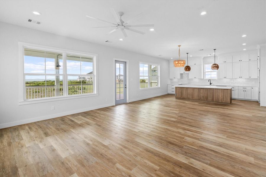Spacious, unfurnished interior of a new home in , Galveston (Image 26).