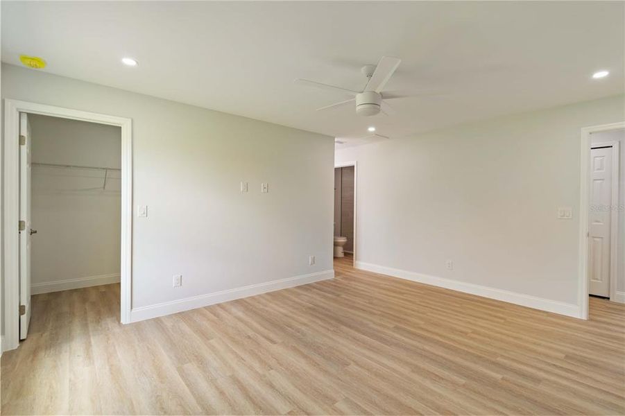 Spacious, unfurnished interior of a new home in , Rotonda West (Image 16).
