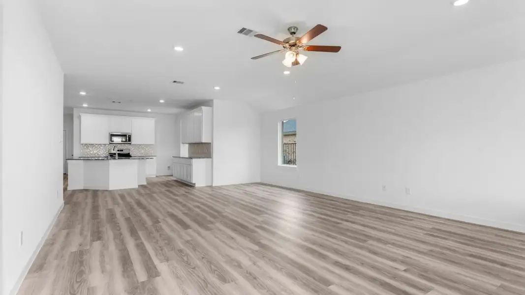 Spacious, unfurnished interior of a new home in Lago Mar 60' Homesites, Texas City (Image 12). Spacious, unfurnished interior of a new home in Lago Mar 60' Homesites, Texas City (Image 12).