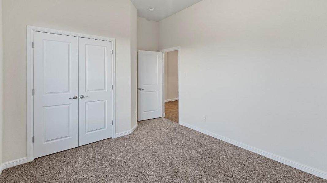 Spacious, unfurnished interior of a new home in Lakeview Pointe, Grand Prairie (Image 20).