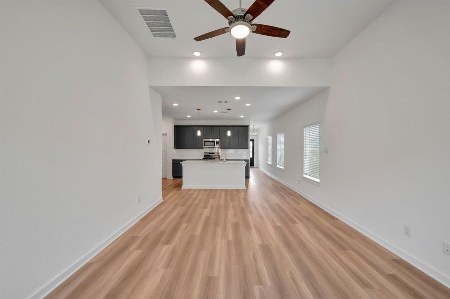 Spacious, unfurnished interior of a new home in Summerview, Fulshear (Image 18).