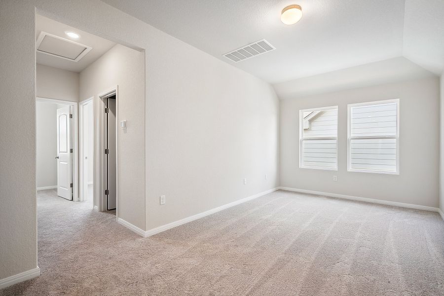 Representative unfurnished interior of a home built from the Blake by Ashton Woods in Rolling Glen, Hutto (Image 46).