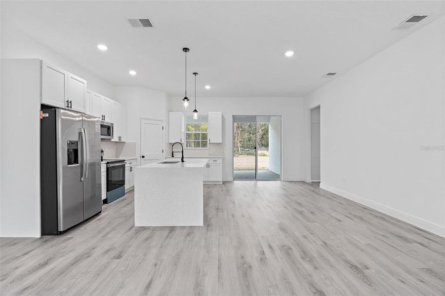 Spacious, unfurnished interior of a new home in , Ocala (Image 15).