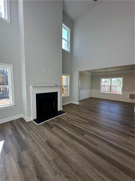 Spacious, unfurnished interior of a new home in Mirror Lake at South Harbour, Villa Rica (Image 43).