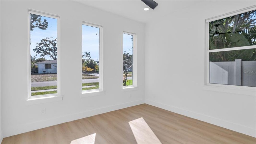 Spacious, unfurnished interior of a new home in , St. Petersburg (Image 19).