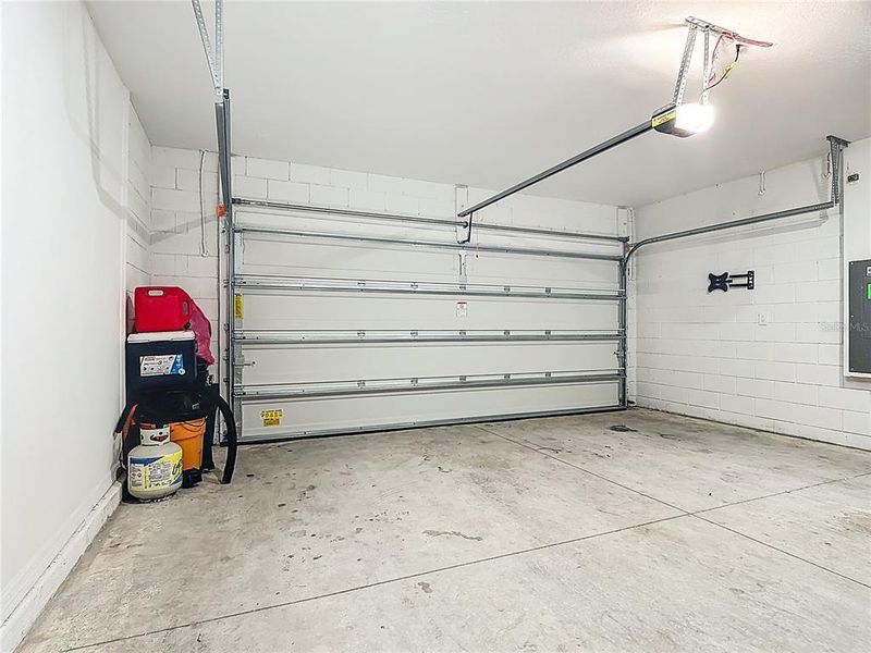 Spacious, unfurnished interior of a new home in , Haines City (Image 21).