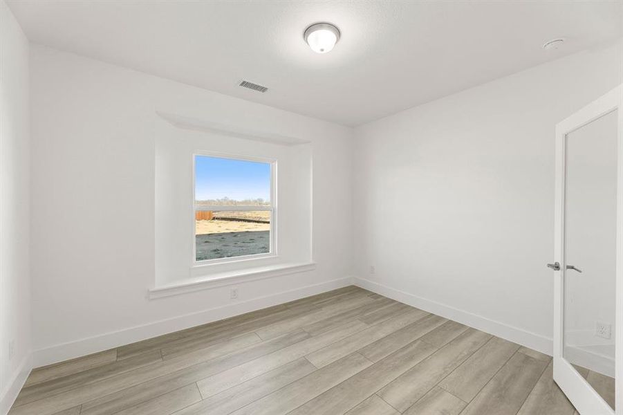 Spacious, unfurnished interior of a new home in Edgewood Creek, Celina (Image 20).