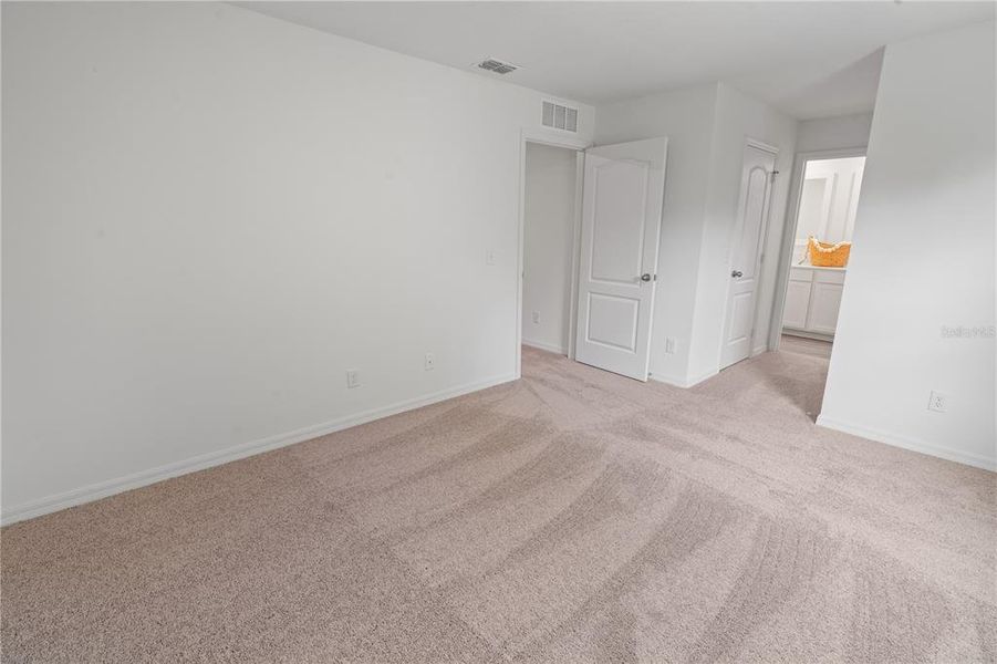 Spacious, unfurnished interior of a new home in , Kissimmee (Image 13).