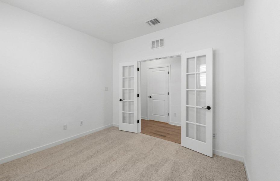 Spacious, unfurnished interior of a new home in Santa Rita Ranch, Liberty Hill (Image 19).