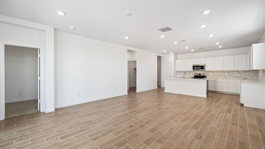 Spacious, unfurnished interior of a new home in Apache Farms, Buckeye (Image 21). Spacious, unfurnished interior of a new home in Apache Farms, Buckeye (Image 21).