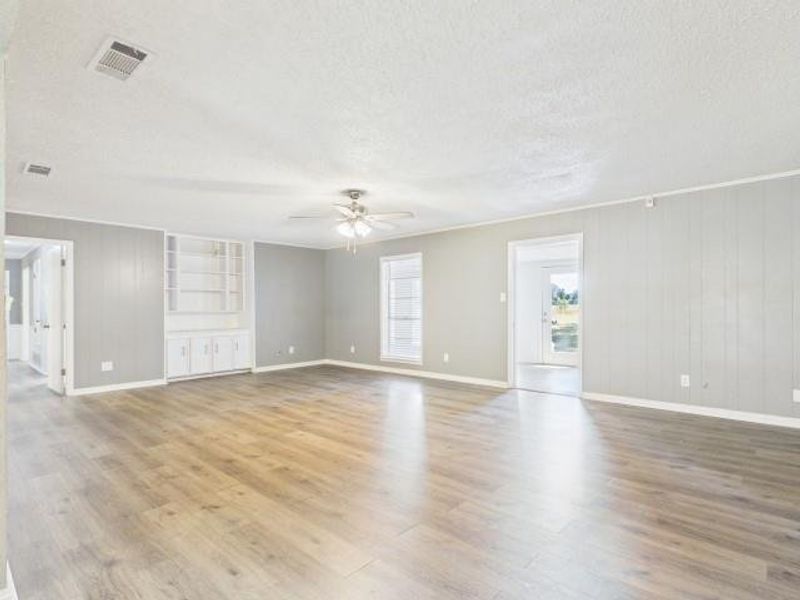 Spacious, unfurnished interior of a new home in , Athens (Image 13).