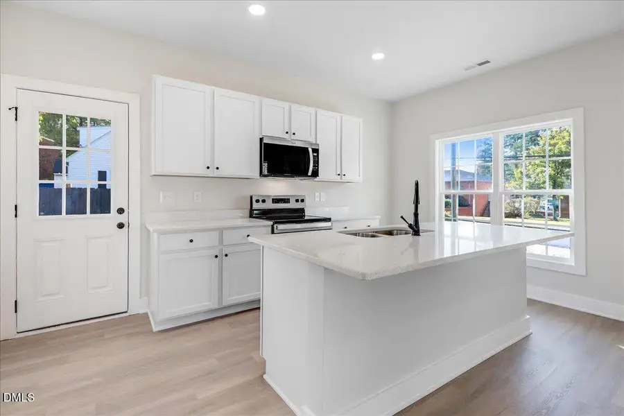 34-106 W Church St-34