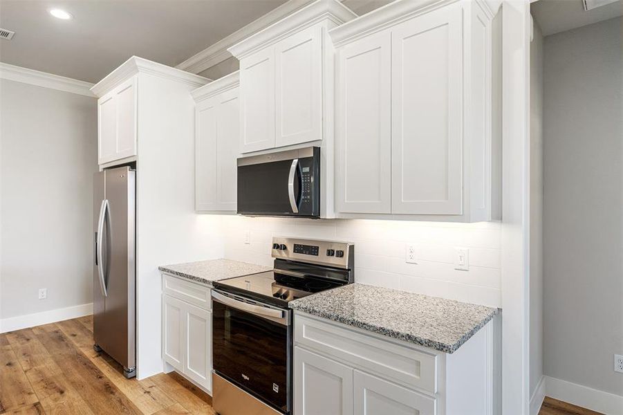 Furnished interior view inside a new home in , Mabank (Image 10).