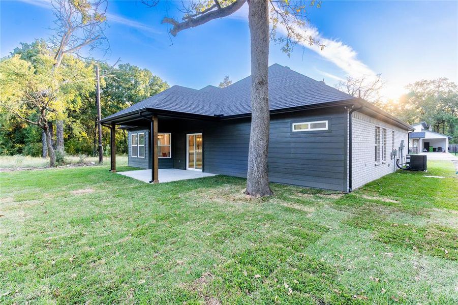 Exterior details and patio area of a home in , Mabank (Image 1). Exterior details and patio area of a home in , Mabank (Image 1).