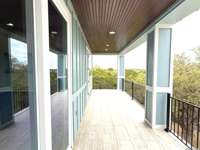 Exterior details and patio area of a home in , Canyon Lake (Image 17).